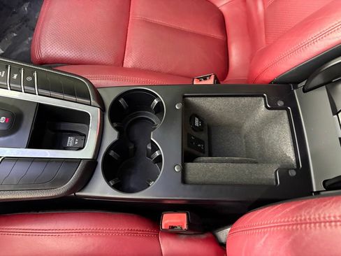 Used 2018 Porsche Macan AWD/4WD image 39