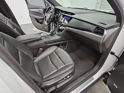 Used 2023 Cadillac XT6 Luxury image 40