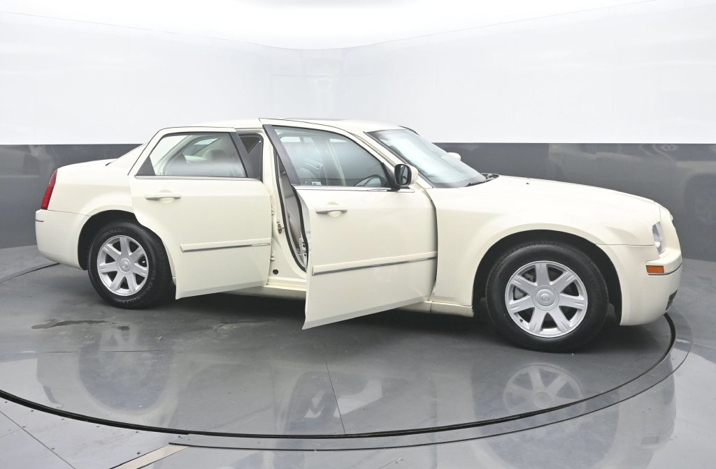 Used 2005 Chrysler 300 Touring w/ Sound Group RWD image 51