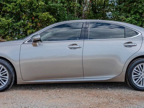 Used 2017 Lexus ES 350 w/ Premium Package FWD image 2