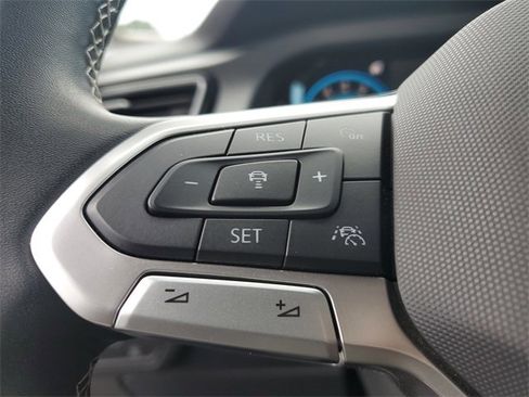 Certified 2025 Volkswagen Atlas Cross Sport SE w/ Panoramic Sunroof Package image 23