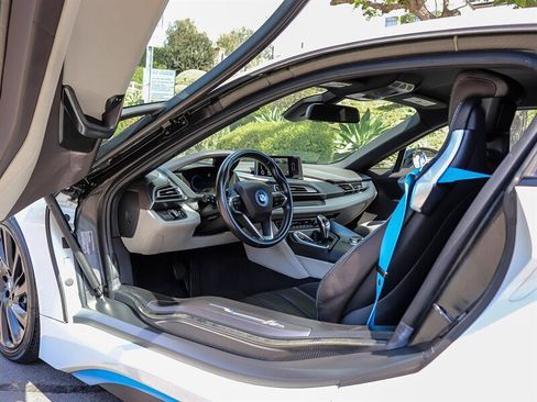 Used 2017 BMW i8 image 19