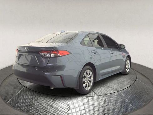 Used 2025 Toyota Corolla LE image 2