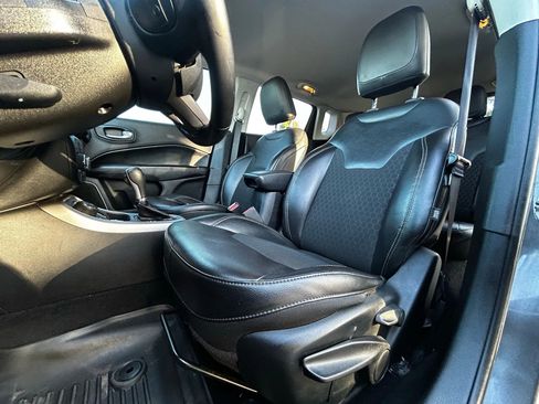 Used 2018 Jeep Compass Latitude image 28