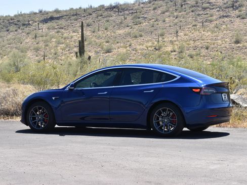 Used 2018 Tesla Model 3 Long Range RWD image 5