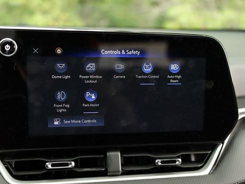 Used 2026 Chevrolet Equinox LT w/ Safety and Technology Package FWD image 16