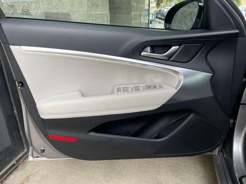 Used 2025 Genesis G70 2.5T image 20