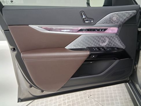 Certified 2023 BMW i7 xDrive60 AWD/4WD image 19