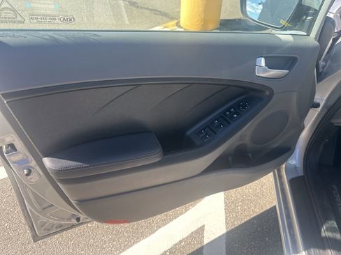 Used 2017 Kia Forte LX image 19