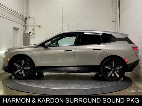 Used 2024 BMW iX xDrive50 w/ Sport Package AWD/4WD image 6