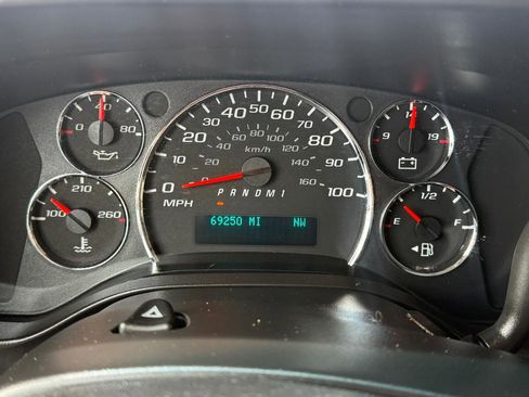 Used 2010 Chevrolet Express 2500 LS image 12