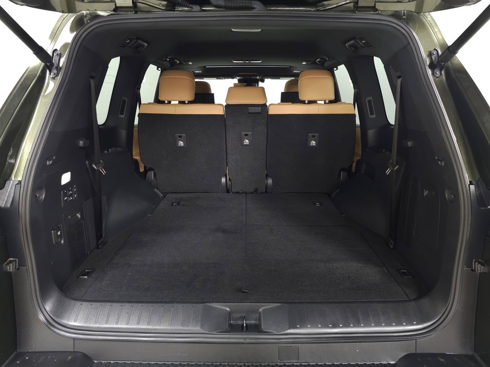 Used 2025 Lexus LX 600 4WD w/ Luxury Package image 8