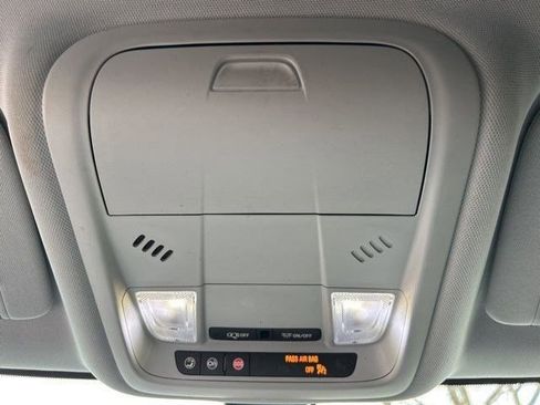 Used 2020 Chevrolet Blazer LT image 32