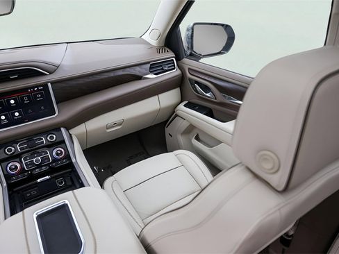 Certified 2022 GMC Yukon Denali w/ Denali Premium Package image 32