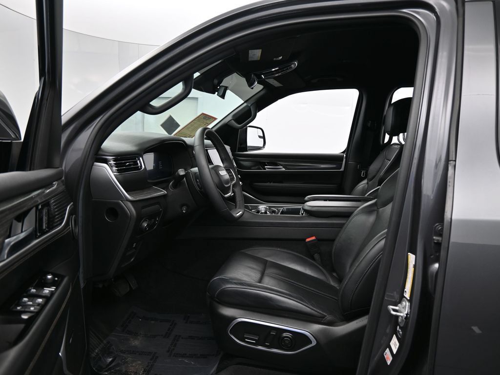 Used 2022 Jeep Wagoneer Series II RWD image 11
