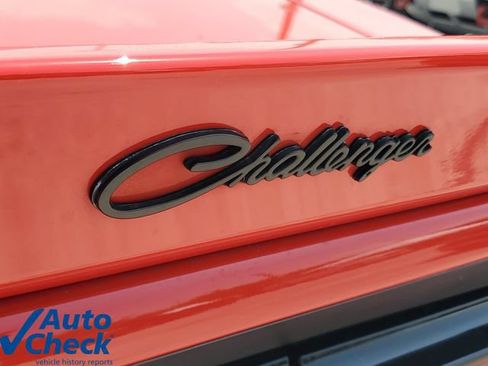 Used 2022 Dodge Challenger SXT RWD image 9