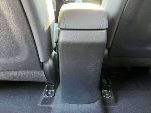 Used 2025 Kia Soul LX w/ LX Technology Package FWD image 4