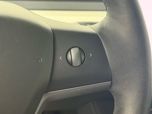 Used 2022 Tesla Model Y Performance image 23