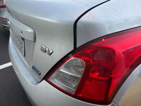 Used 2012 Nissan Versa SV FWD image 5