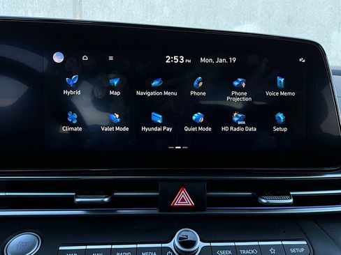 Used 2025 Hyundai Elantra Limited image 33