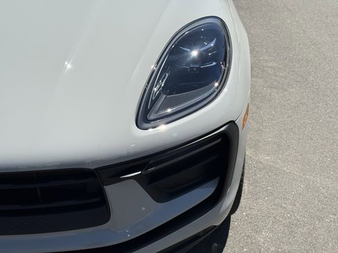 Used 2025 Porsche Macan Loaner image 11