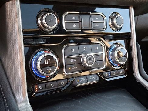 Used 2022 GMC Yukon XL Denali image 18