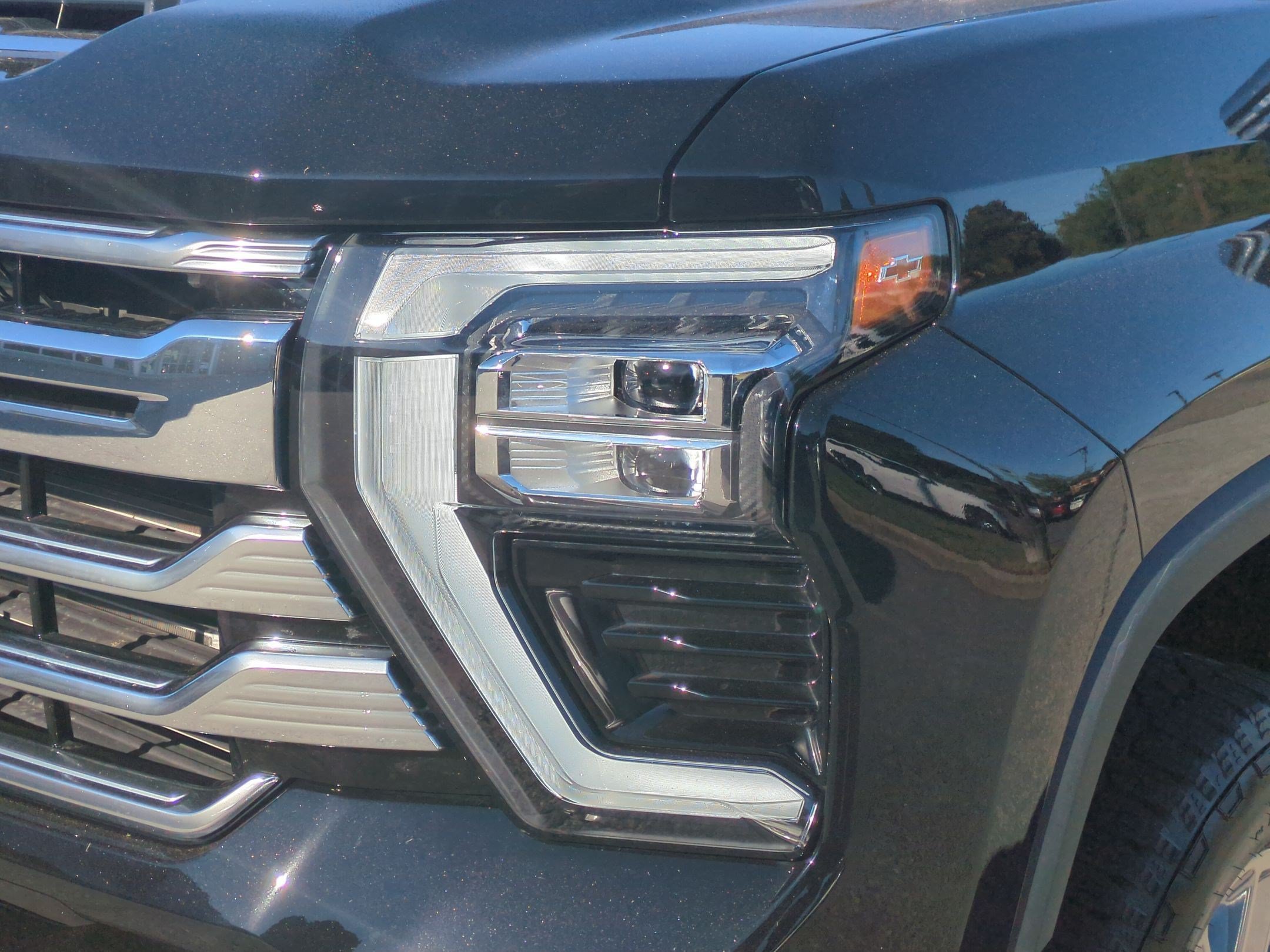 Used 2024 Chevrolet Silverado 2500 High Country w/ High Country Premium Package AWD/4WD image 9