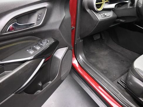 Used 2025 Chevrolet Trax LT FWD image 14