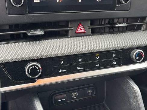 Used 2024 Kia Sportage LX image 19