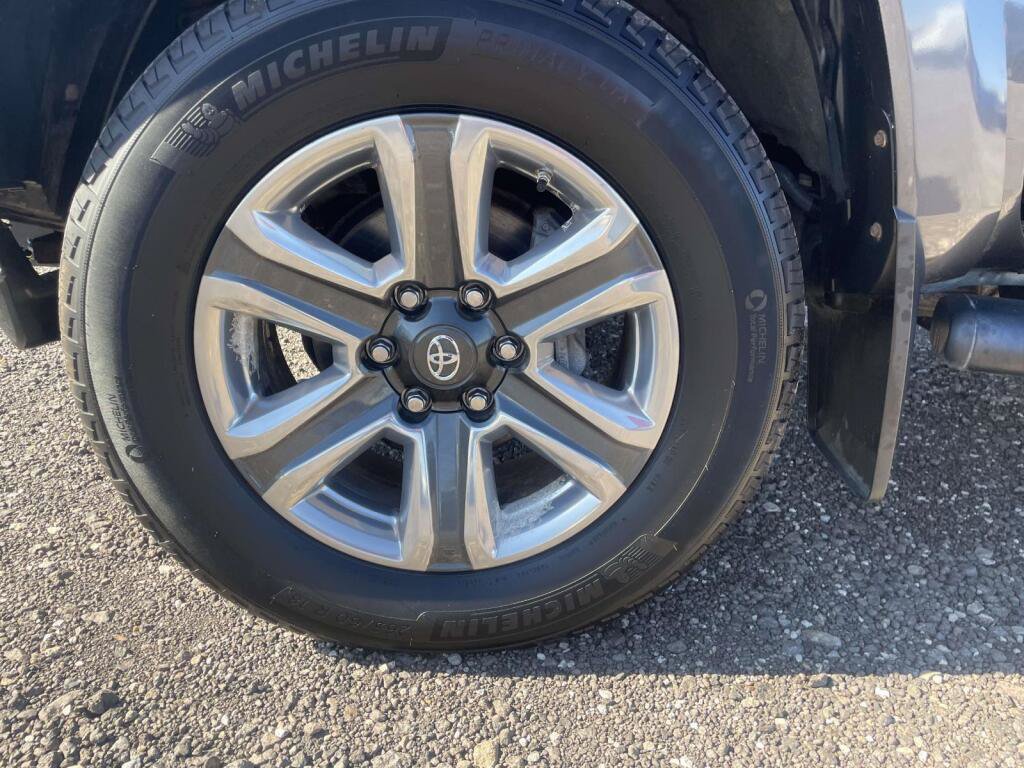 Used 2018 Toyota Tacoma Limited AWD/4WD image 14