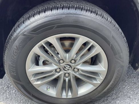 Used 2019 Toyota RAV4 LE FWD image 7