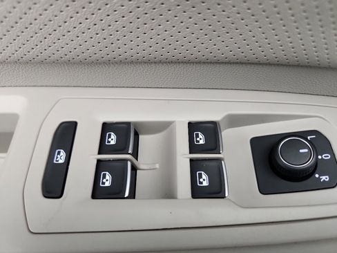 New 2026 Volkswagen Atlas SE image 9