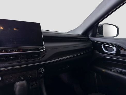 Used 2025 Jeep Compass Latitude w/ Altitude Special Edition image 24