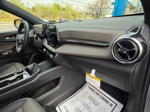New 2026 Chevrolet Equinox LT w/ Convenience Package II AWD/4WD image 38