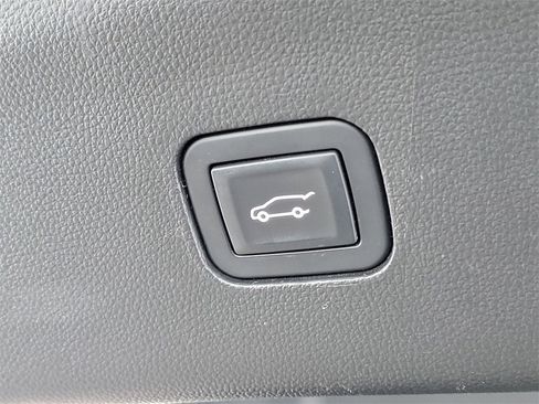 Used 2018 Buick Enclave Premium w/ Experience Buick Package image 9