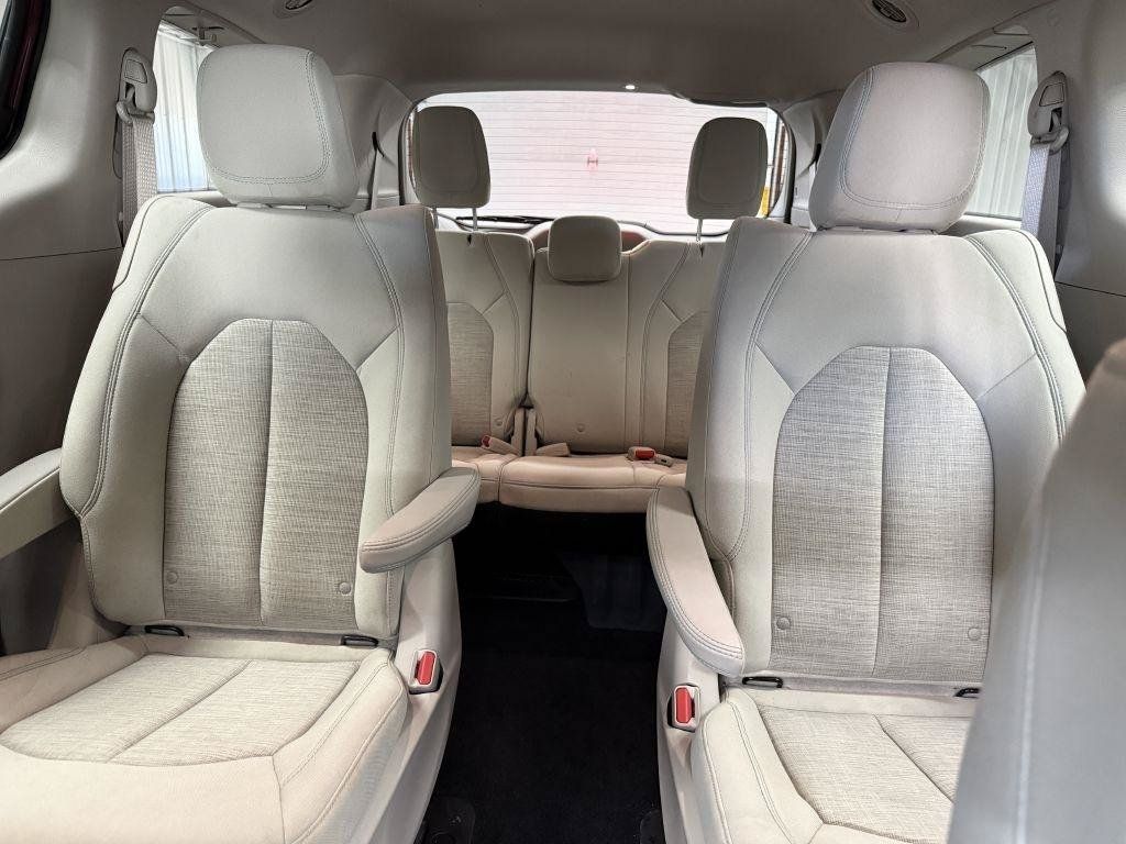 Used 2018 Chrysler Pacifica Touring Plus FWD image 19