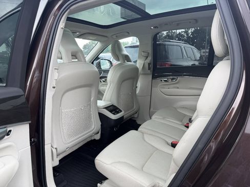 Used 2018 Volvo XC90 T6 Momentum w/ Convenience Package AWD/4WD image 9