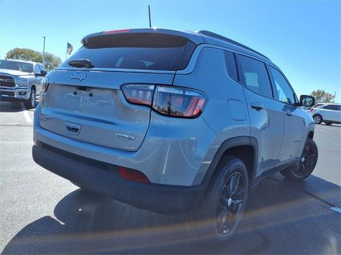 Used 2022 Jeep Compass Latitude image 29