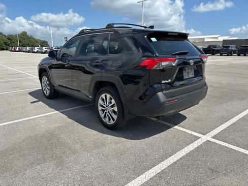 Used 2023 Toyota RAV4 XLE Premium FWD image 3