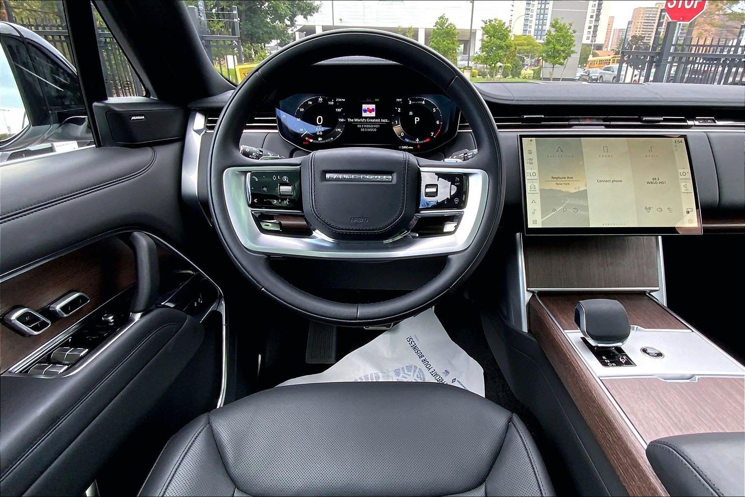 Certified 2026 Land Rover Range Rover Long Wheelbase SE AWD/4WD image 5