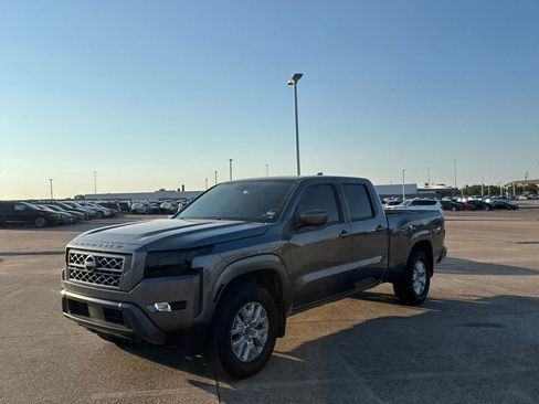 Certified 2022 Nissan Frontier SV w/ Technology Package AWD/4WD image 10