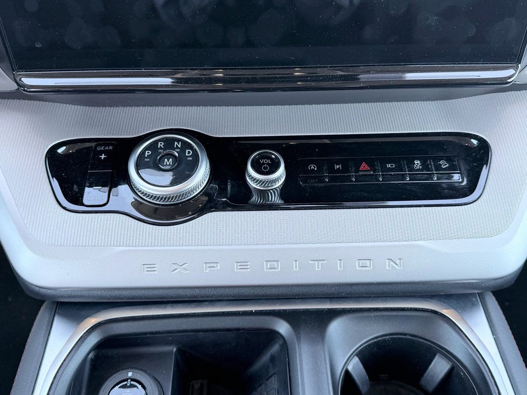 Used 2025 Ford Expedition Active AWD/4WD image 20