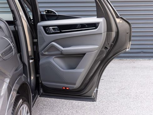 Certified 2023 Porsche Cayenne Coupe AWD/4WD image 30