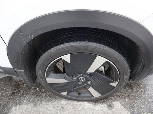 Certified 2025 Nissan Kicks SR image 9