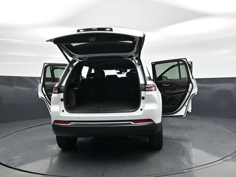 Used 2025 Jeep Grand Cherokee Laredo w/ Luxury Tech Group I AWD/4WD image 27