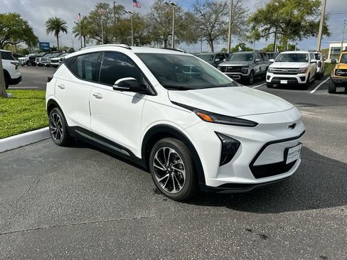 Used 2023 Chevrolet Bolt EUV Premier image 4