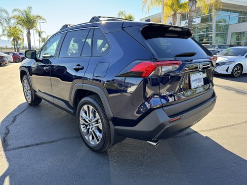 Used 2022 Toyota RAV4 XLE Premium image 8