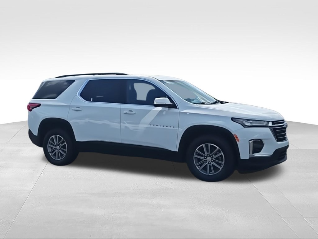 Used 2023 Chevrolet Traverse LT FWD image 2