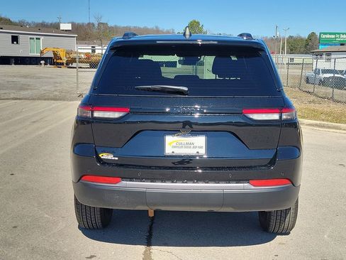 New 2026 Jeep Grand Cherokee Altitude image 3