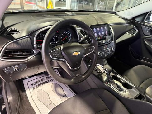 Used 2025 Chevrolet Malibu LT FWD image 16